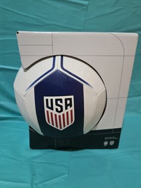 Nike USA Soccer Ball Official Match Ball- Size 5 - BNWT